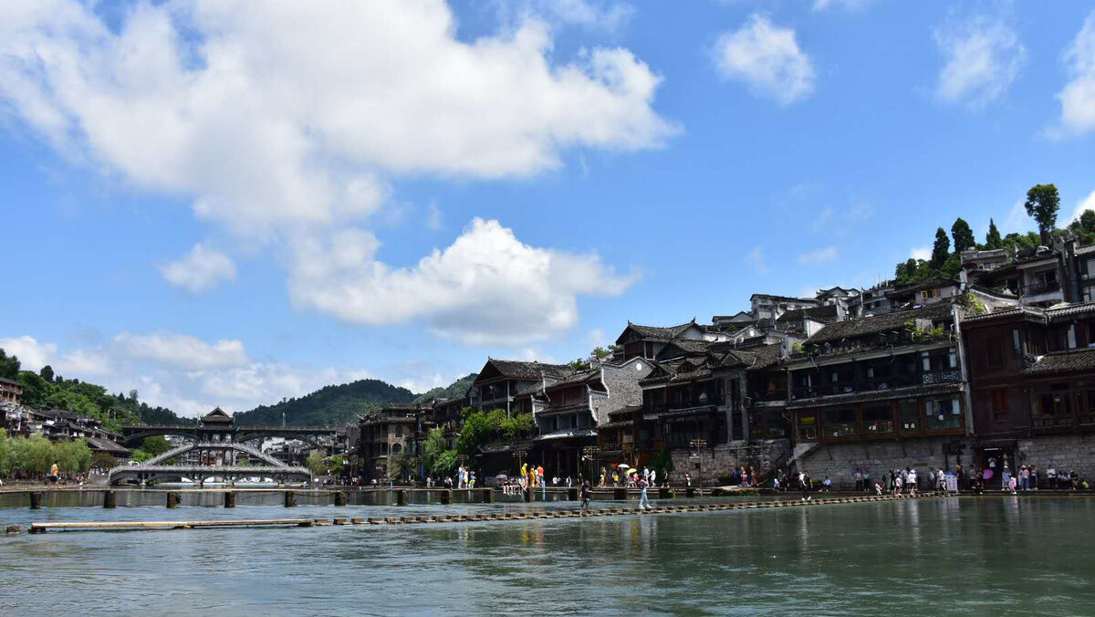 湘西双城记乾州古城溶江画船三省边城纯玩三日游