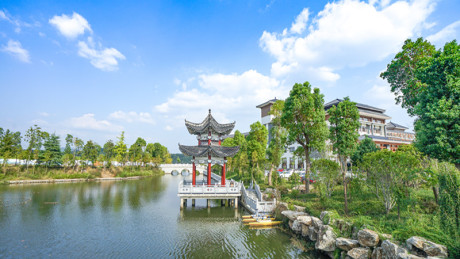 三里畈温泉景区内